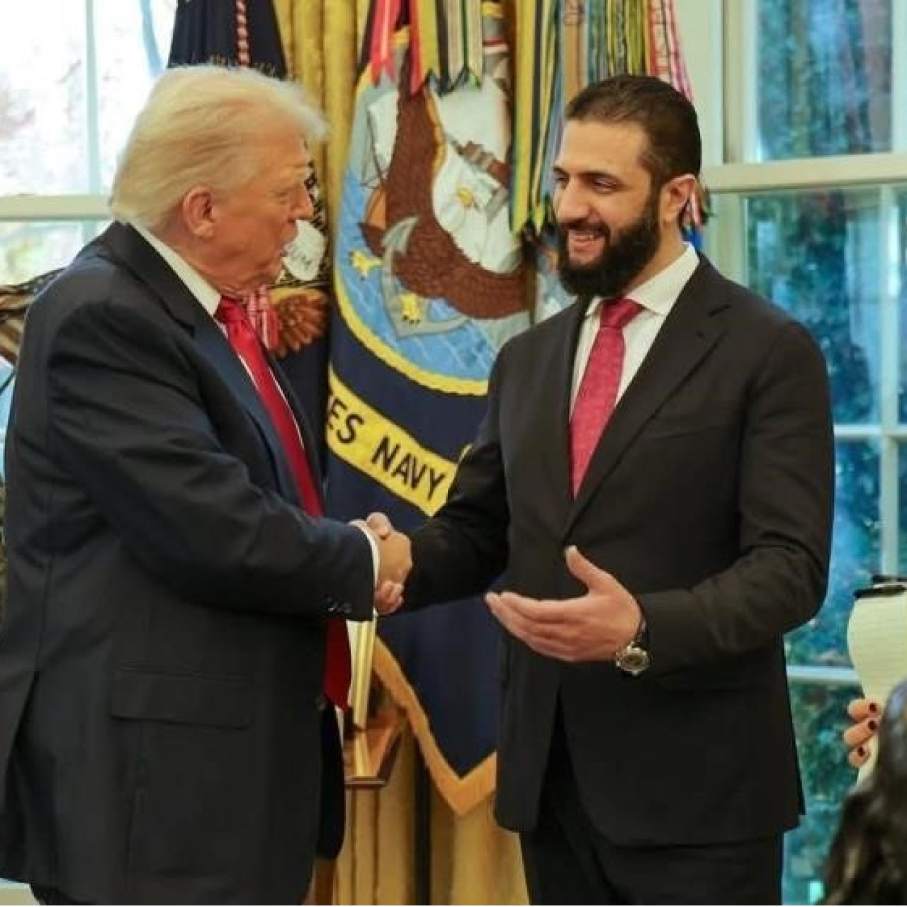 Trump'tan Şara'ya parfüm hediyesi