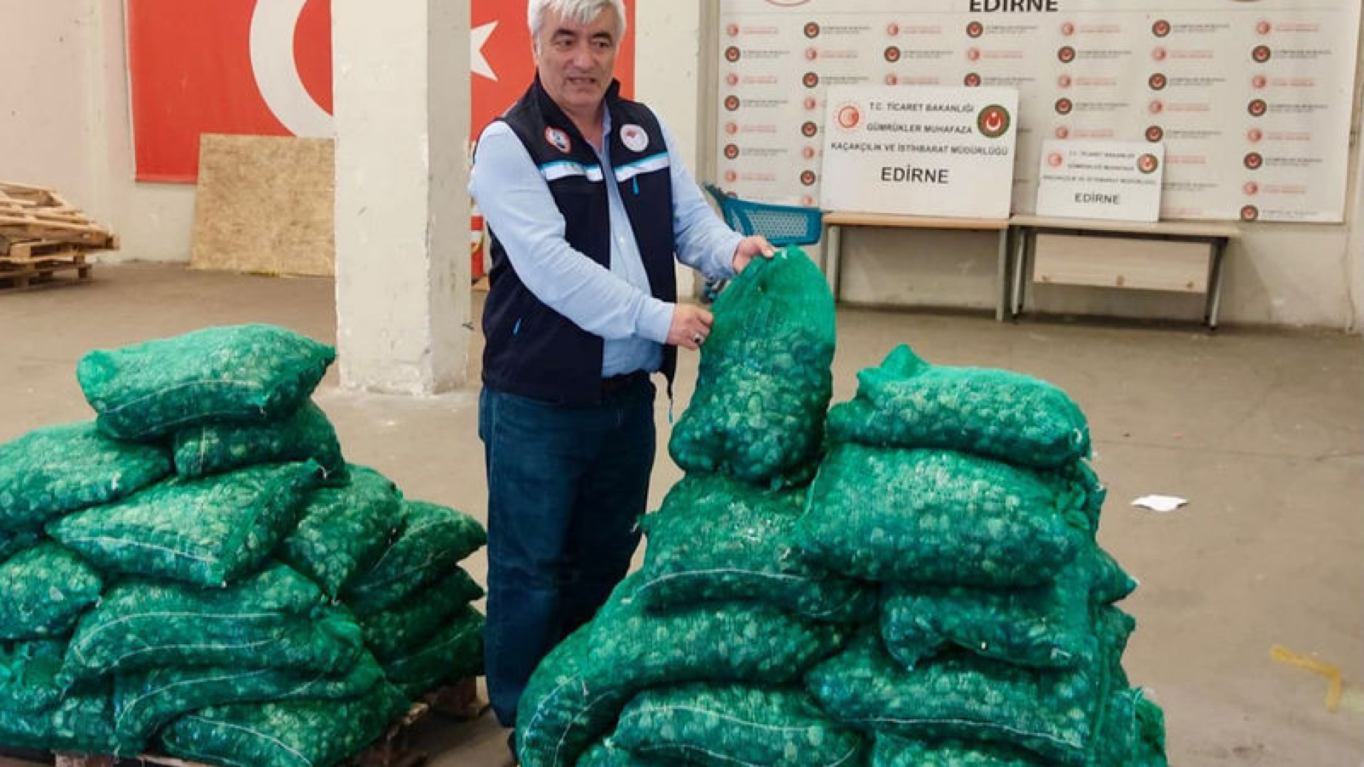 Kapıkule'de 760 kilogram kum midyesi ele geçirildi