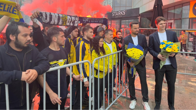 Atina'ya giden F.Bahçe'ye coşkulu uğurlama!