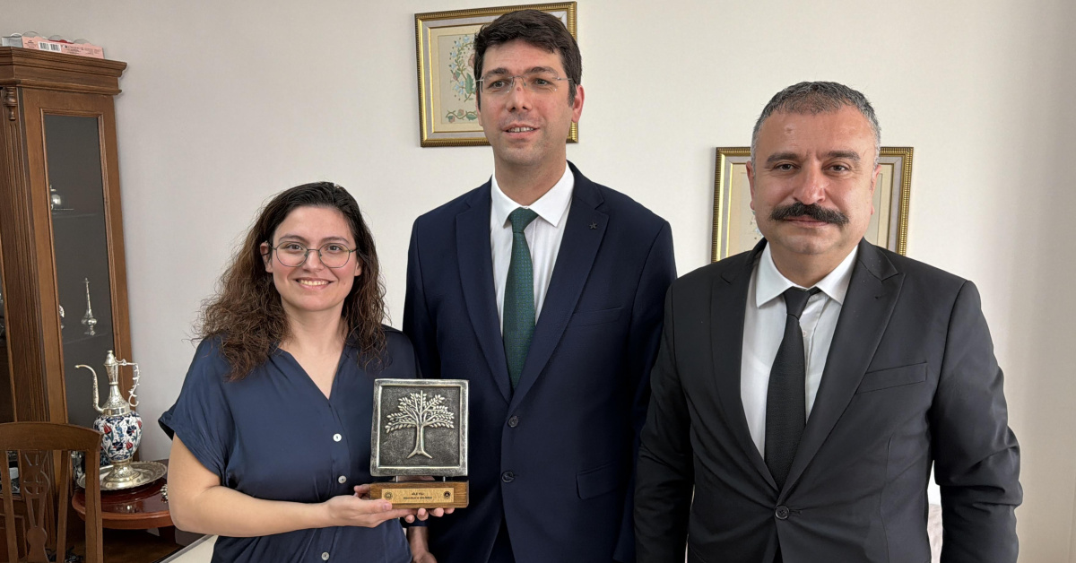 İsitme engelli çift doktora yapan ilk akademisyen