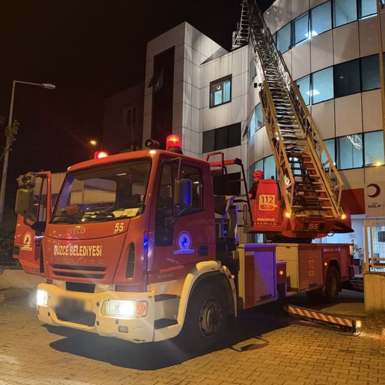 Huzurevinde Alarmlı Bir An: Yaşlı Bakım Merkezi'nde Yangın – 54 Yaşlı Güvenli Bir Şekilde Tahliye Edildi