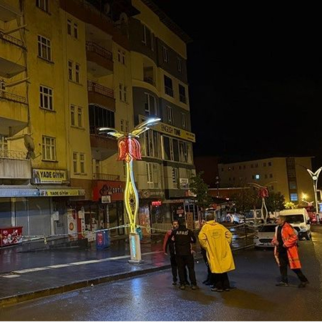 Hakkari'de riskli 6 bina tahliye edildi