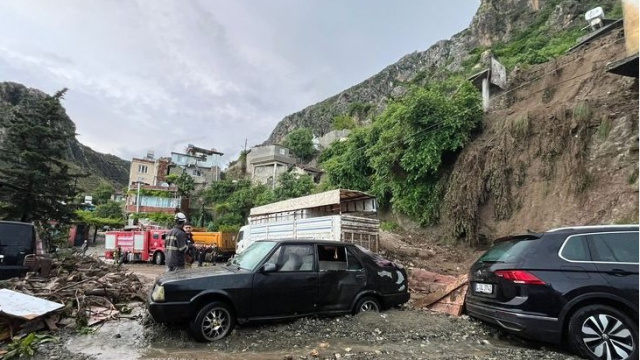 Sağanak nedeniyle müstakil ev çöktü: 1 ölü, 3 yaralı