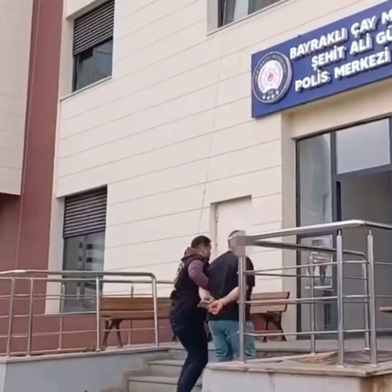 İzmir'de Yükselmiş Bir Operasyon: Suç Oranları Ardından Giden Bir Grup