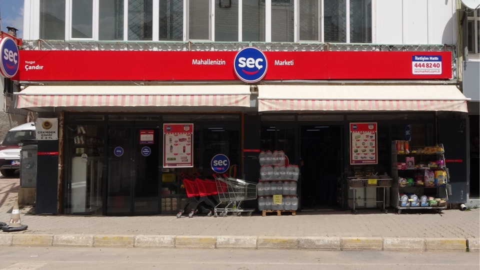 Baba-oğulun mahalle bakkalından markete uzanan 40 yıllık yolculuğu