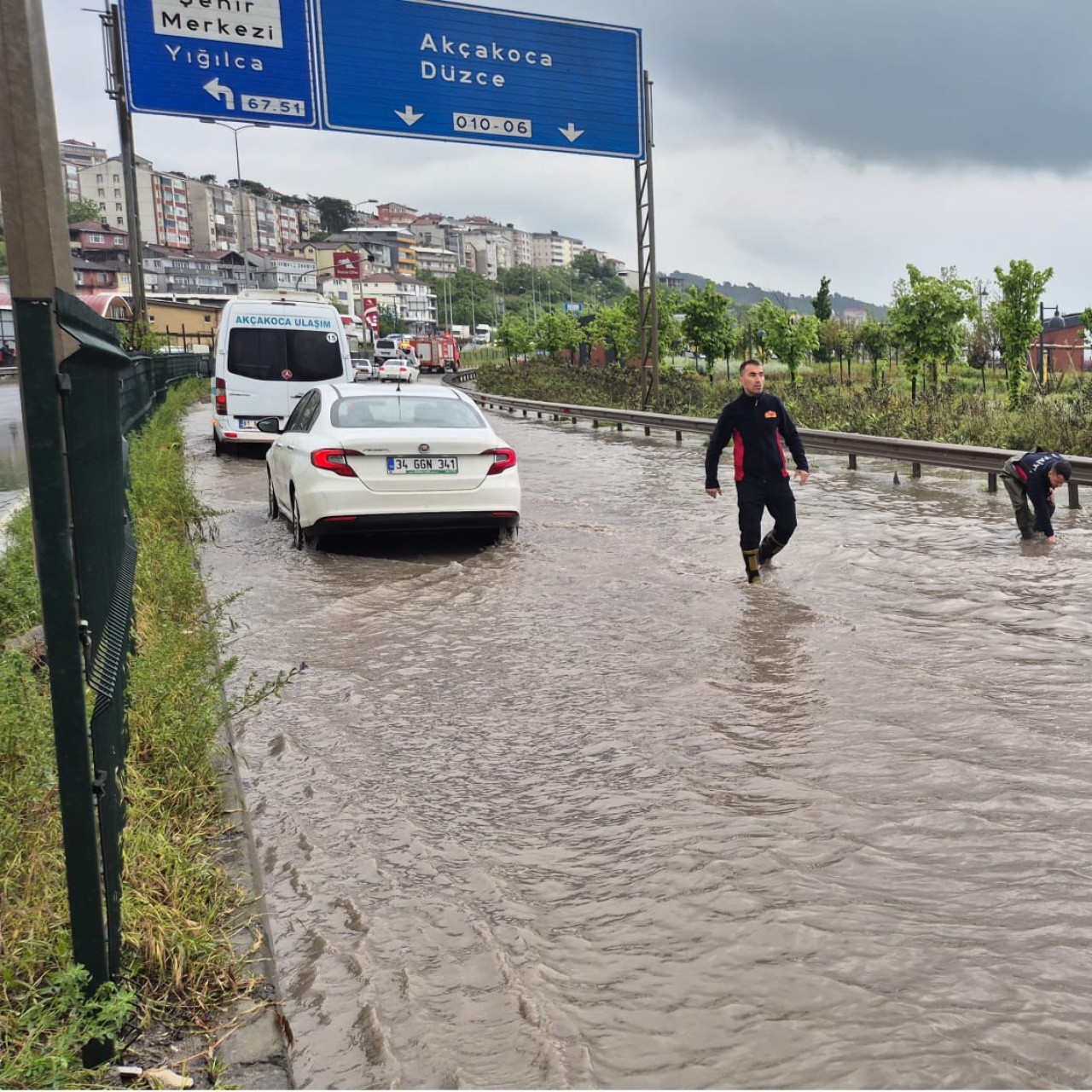 Su Baskını İstanbul'a Yaklaştı: Karayolu Ulaşımı Kısıtlandı