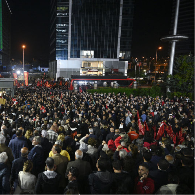 CHP Genel Merkezi’nde gergin saatler