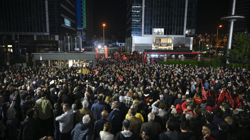 CHP Genel Merkezi'nde gergin saatler