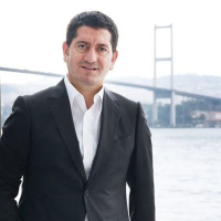 İstanbul'da yaşandı... Ünlü işletmeci mekanında vuruldu!