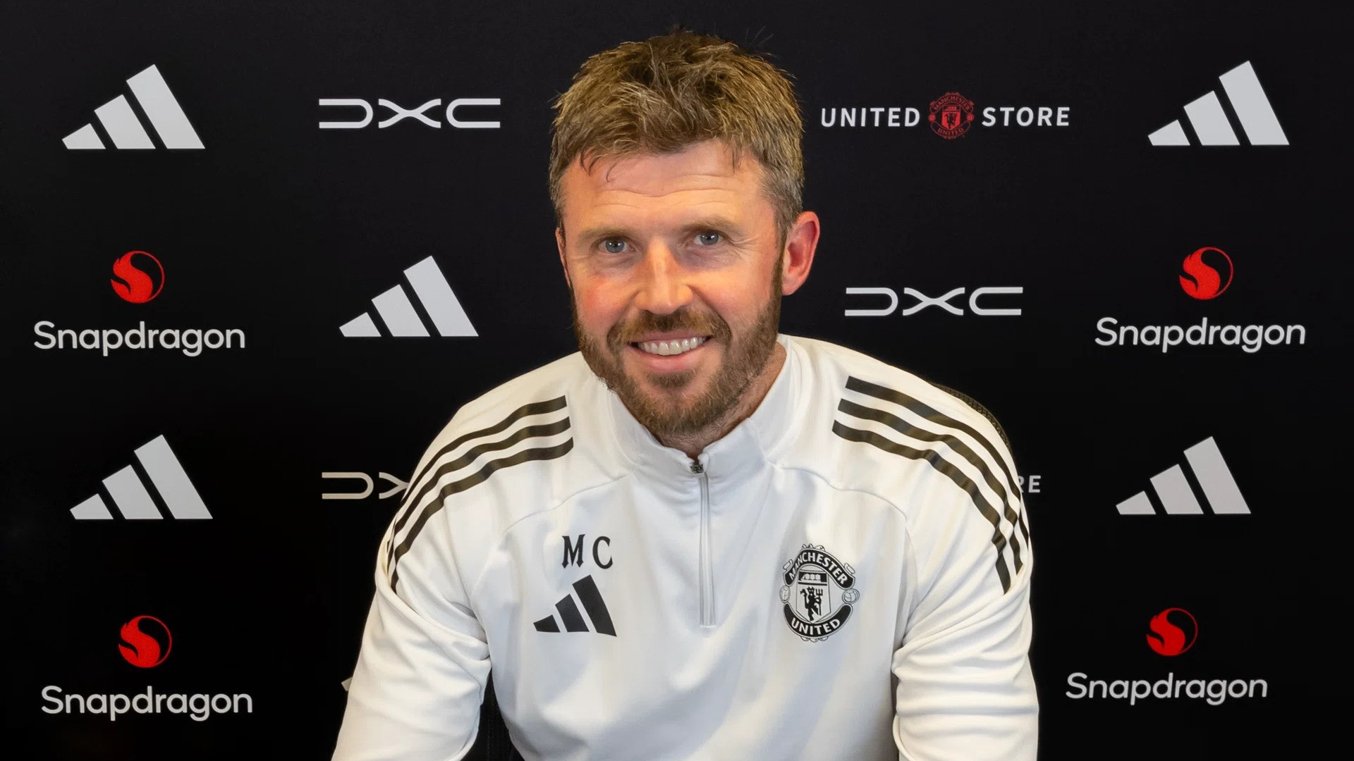 Manchester United, Michael Carrick ile 2 yıl daha devam ediyor