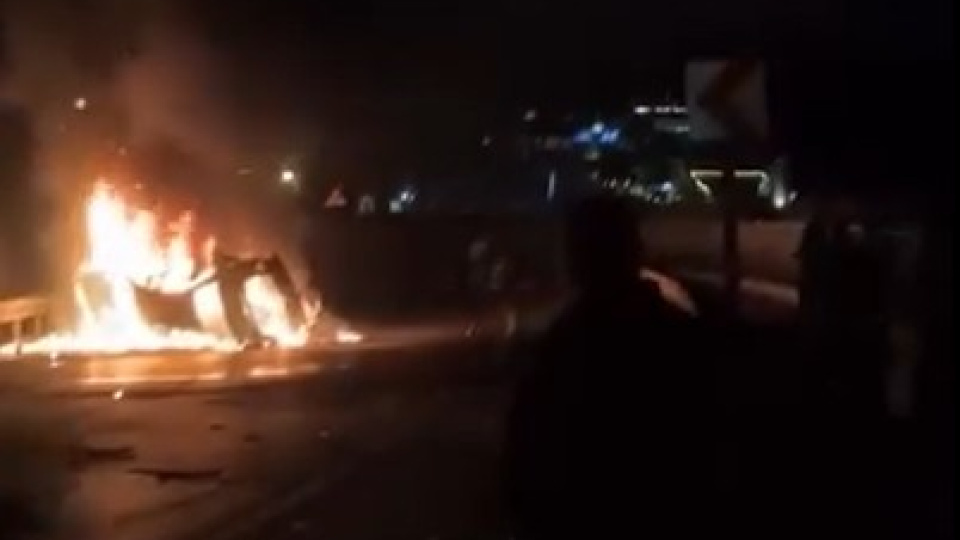 Araç alev aldı! 2 kişi öldü!