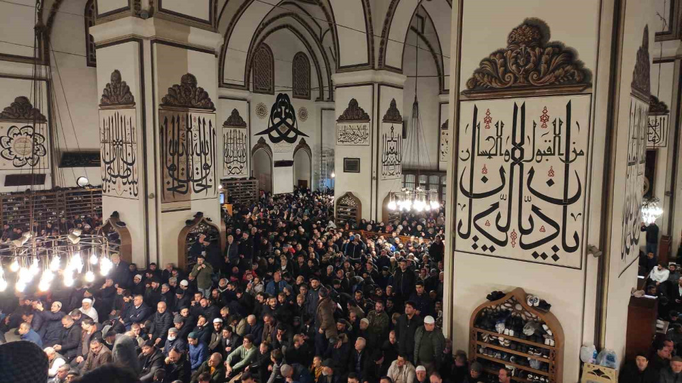 İnni veccehtü vechiye lillezi duası nedir?