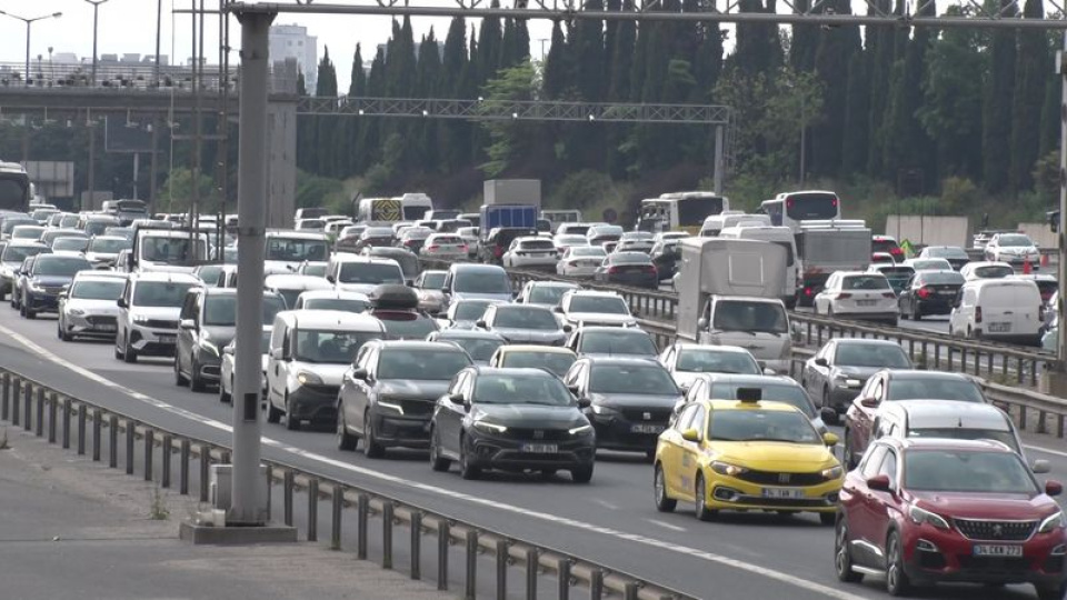 Bayram tatili trafiği başladı