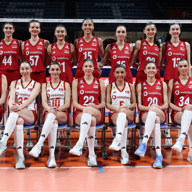 Sultanlar, Polonya'yı 5 sette geçti