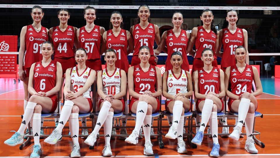 Sultanlar, Polonya'yı 5 sette geçti