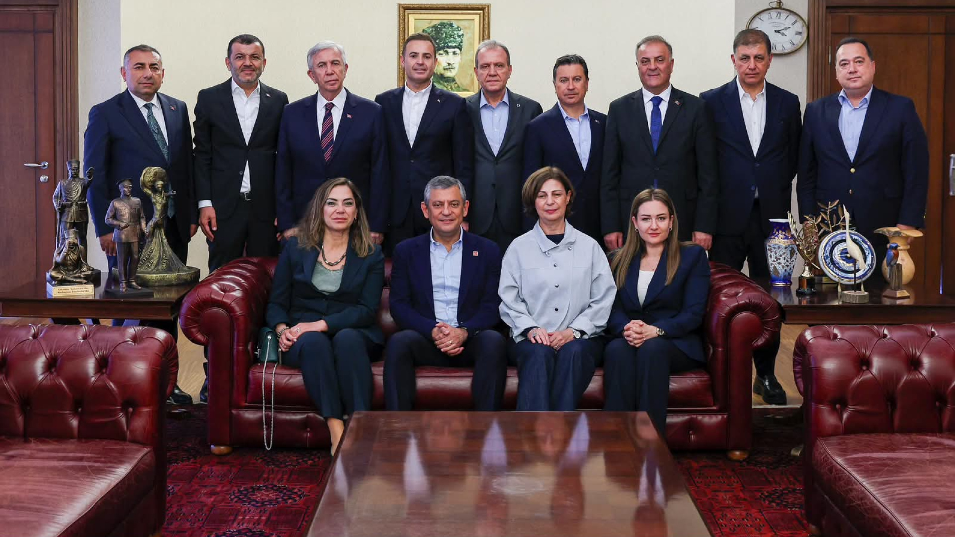 CHP'li Büyükşehir Belediye Başkanlarından Ortak Açıklama: Kurultay 45 Gün İçinde Toplanmalı
