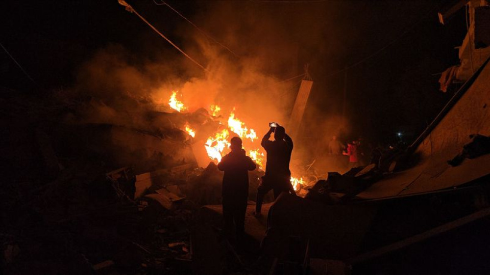 İsrail, Gazze'de bir binayı bombaladı