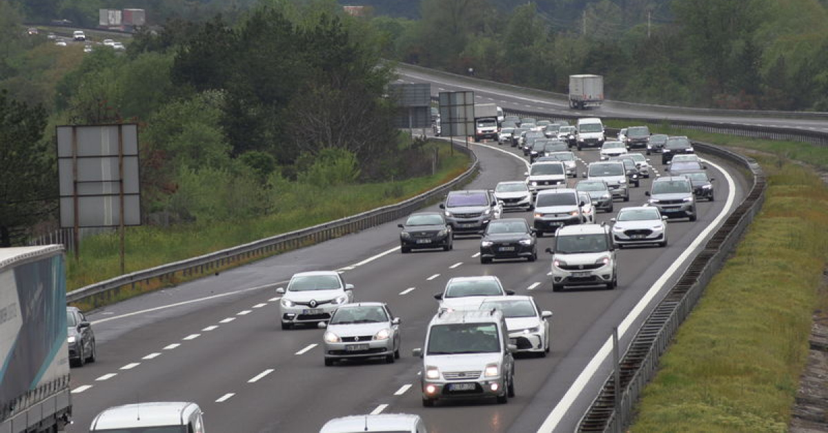 Bolu geçişinde yoğun trafik! Kurban Bayramı tatilcileri daralıyor