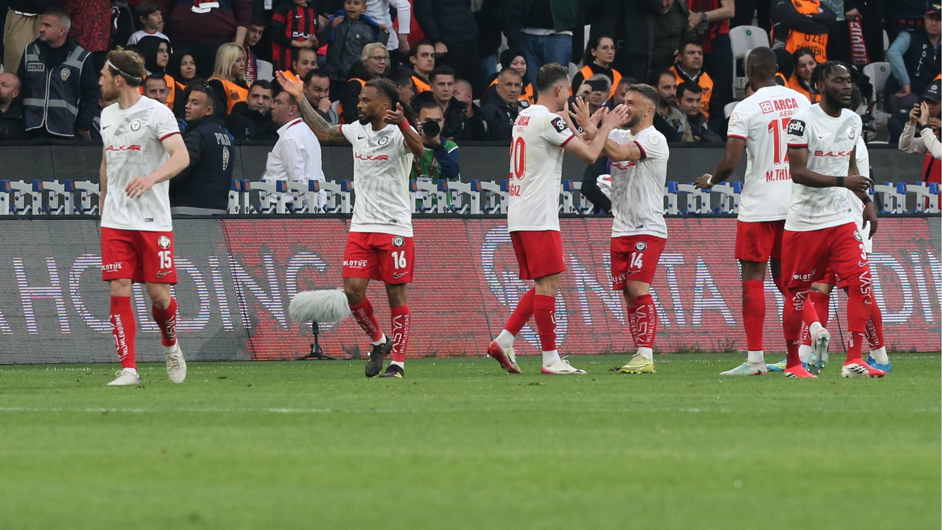 Esenler Erokspor - Çorum FK play-off finali Konya'da oynanıyor