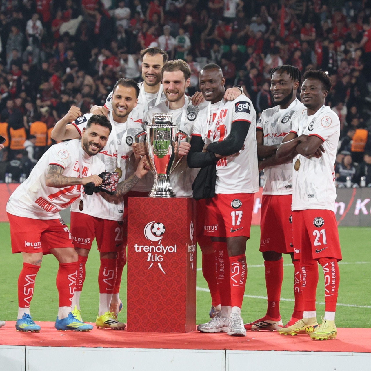 Çorum FK kupasına kavuştu!