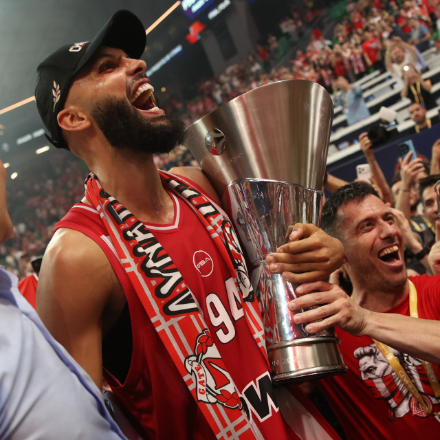 Euroleague şampiyonu Olympiakos, kupasını aldı!