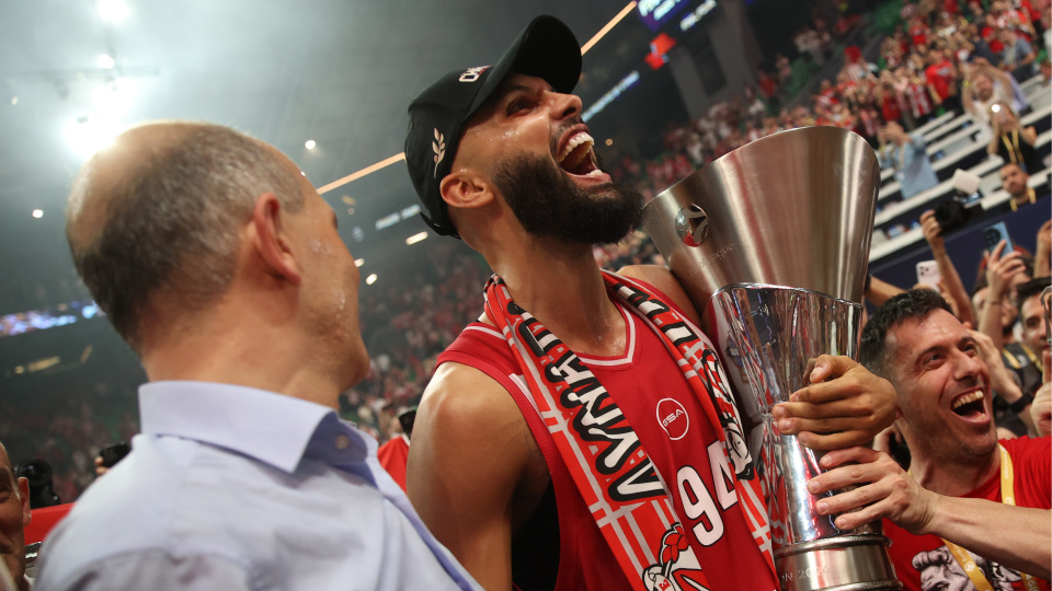 Euroleague şampiyonu Olympiakos, kupasını aldı!