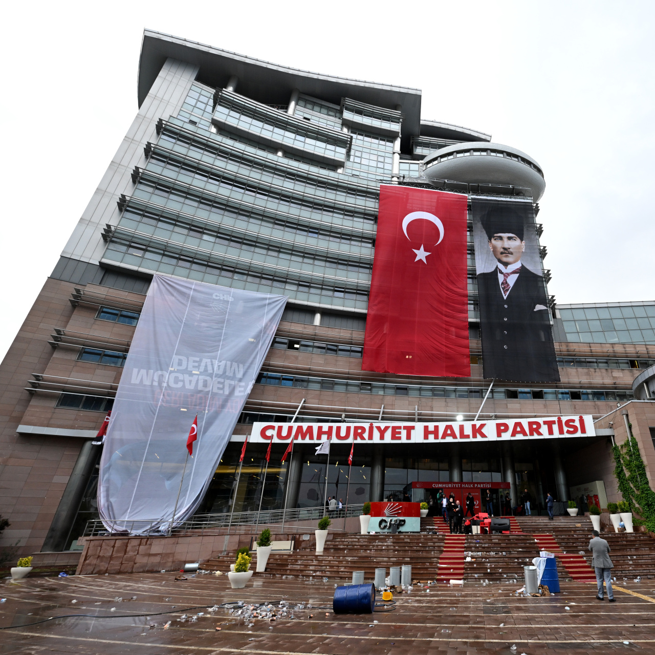 CHP'de Şiddetli Çatışmalar: Kurultay İhtiyacı ve Yeni Yönetim Stratejileri