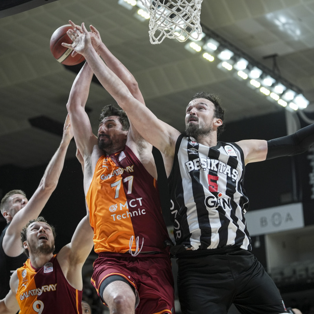Basketbolda çeyrek finaller başlıyor