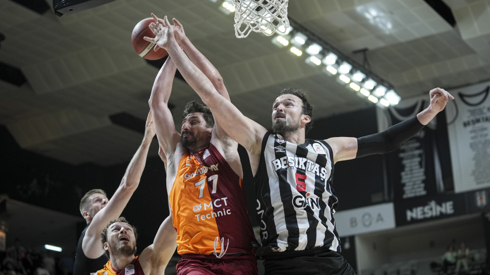 Basketbolda çeyrek finaller başlıyor