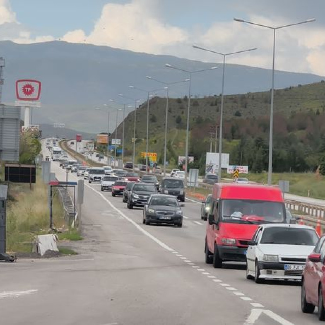 'Kilit kavşak'ta trafik yoğunluğu!