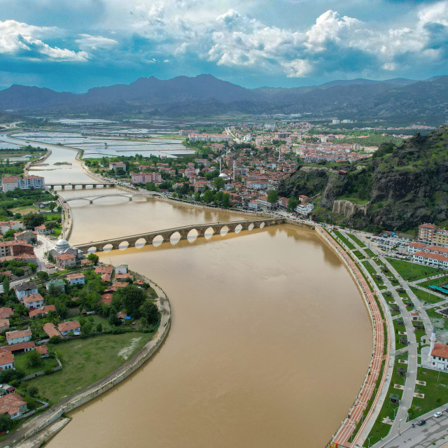 Kızılırmak kahverengiye döndü