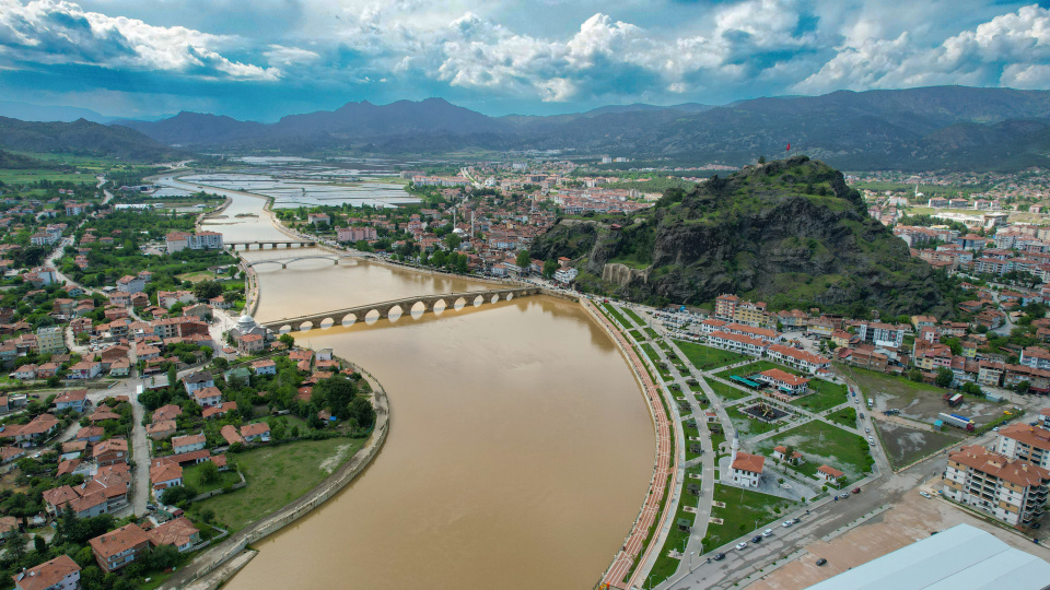 Kızılırmak kahverengiye döndü