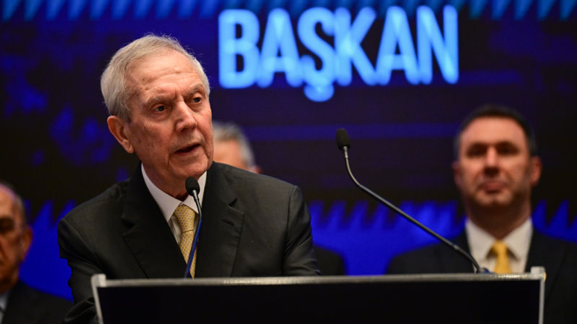 Aziz Yıldırım'dan transfer ve teknik direktör açıklaması: 6 transfer şart