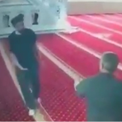 Temizlik yapan imama saldırı