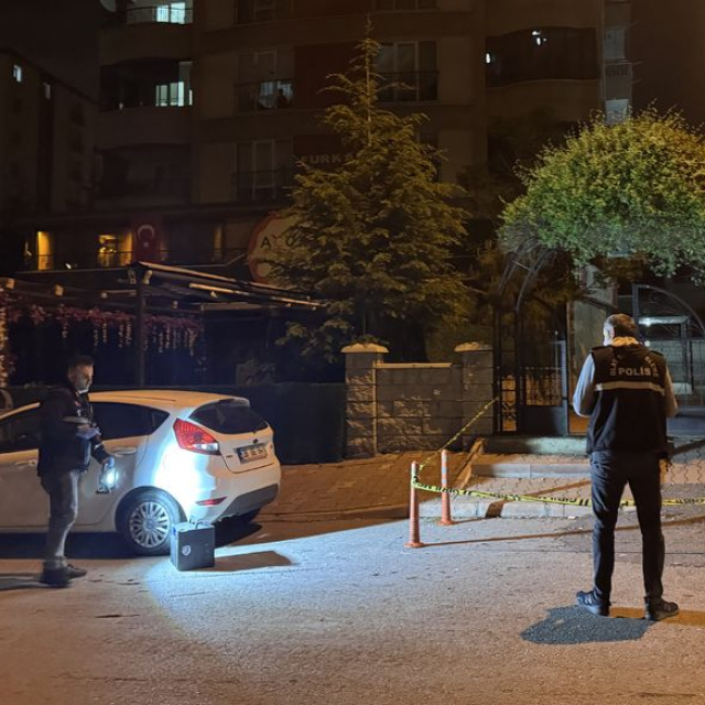 2 yaralı! Darp edilen kadını kurtarmak istediler