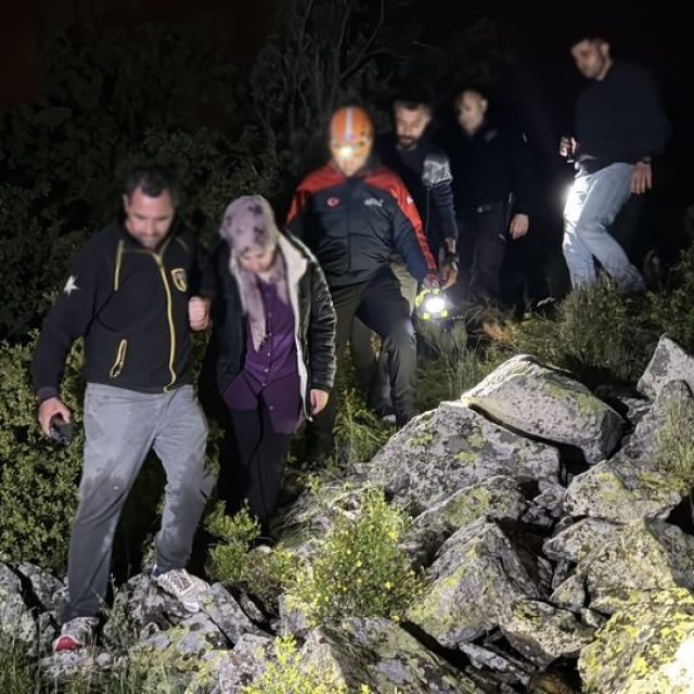 Çıktığı 1230 rakımlı tepede mahsur kalan kadın kurtarıldı