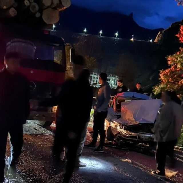 Gümüşhane'de trafik kazası: 2'si ağır 3 yaralı