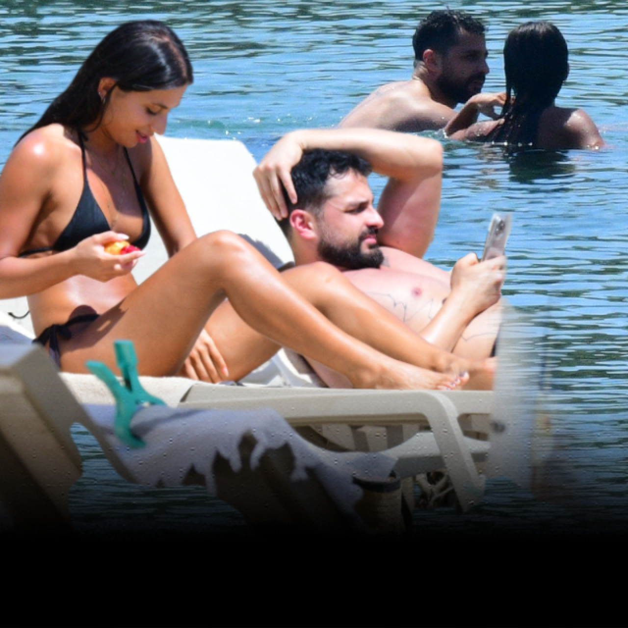 Plajda tanıştılar