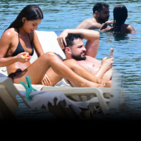 Plajda tanıştılar