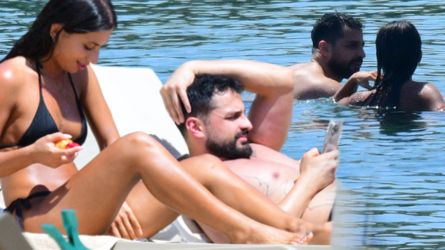 Plajda tanıştılar