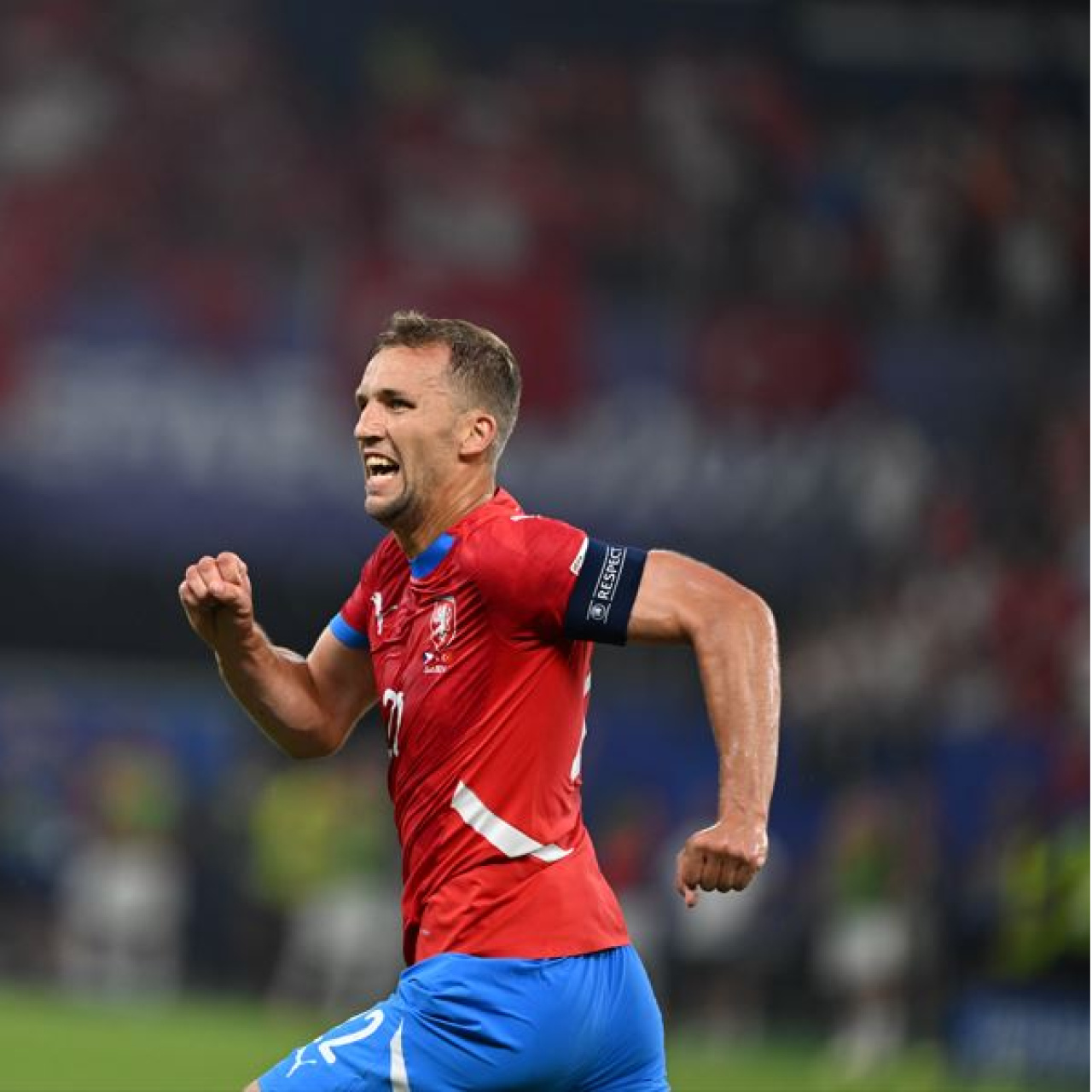 Orta sahaya Çek dinamo!