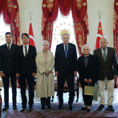 Adnan Menderes ve dava arkadaşlarının ailelerini kabul etti