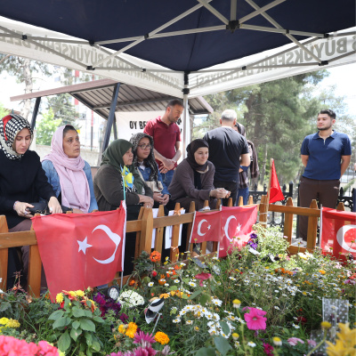 Mezarı başında anıldılar