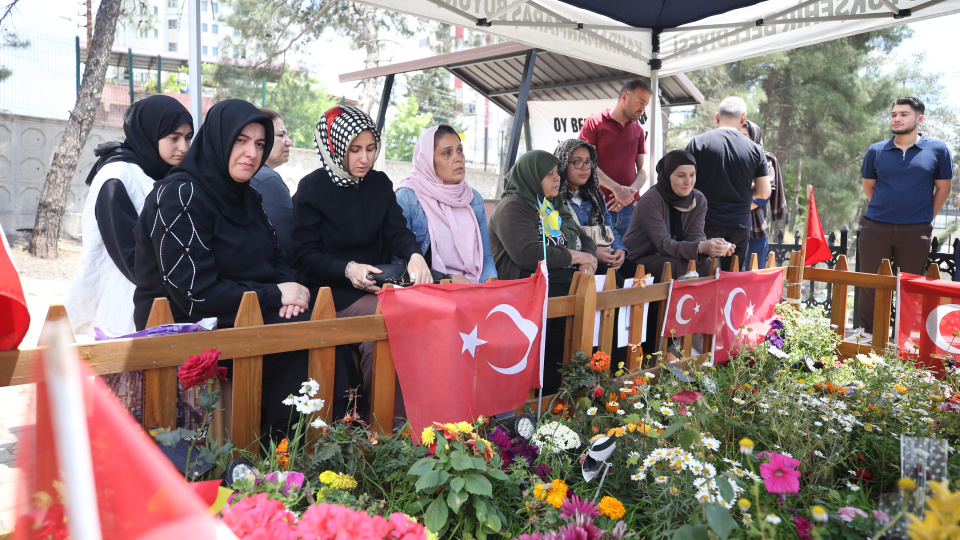 Mezarı başında anıldılar