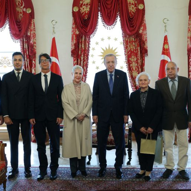 İdam edilenlerin aileleri ile görüştü