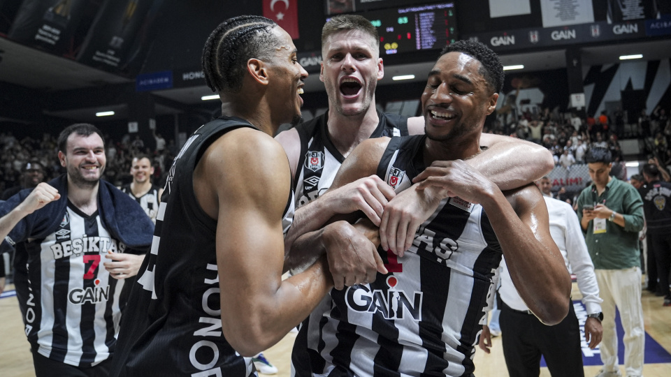 Derbide ilk raunt Beşiktaş'ın!