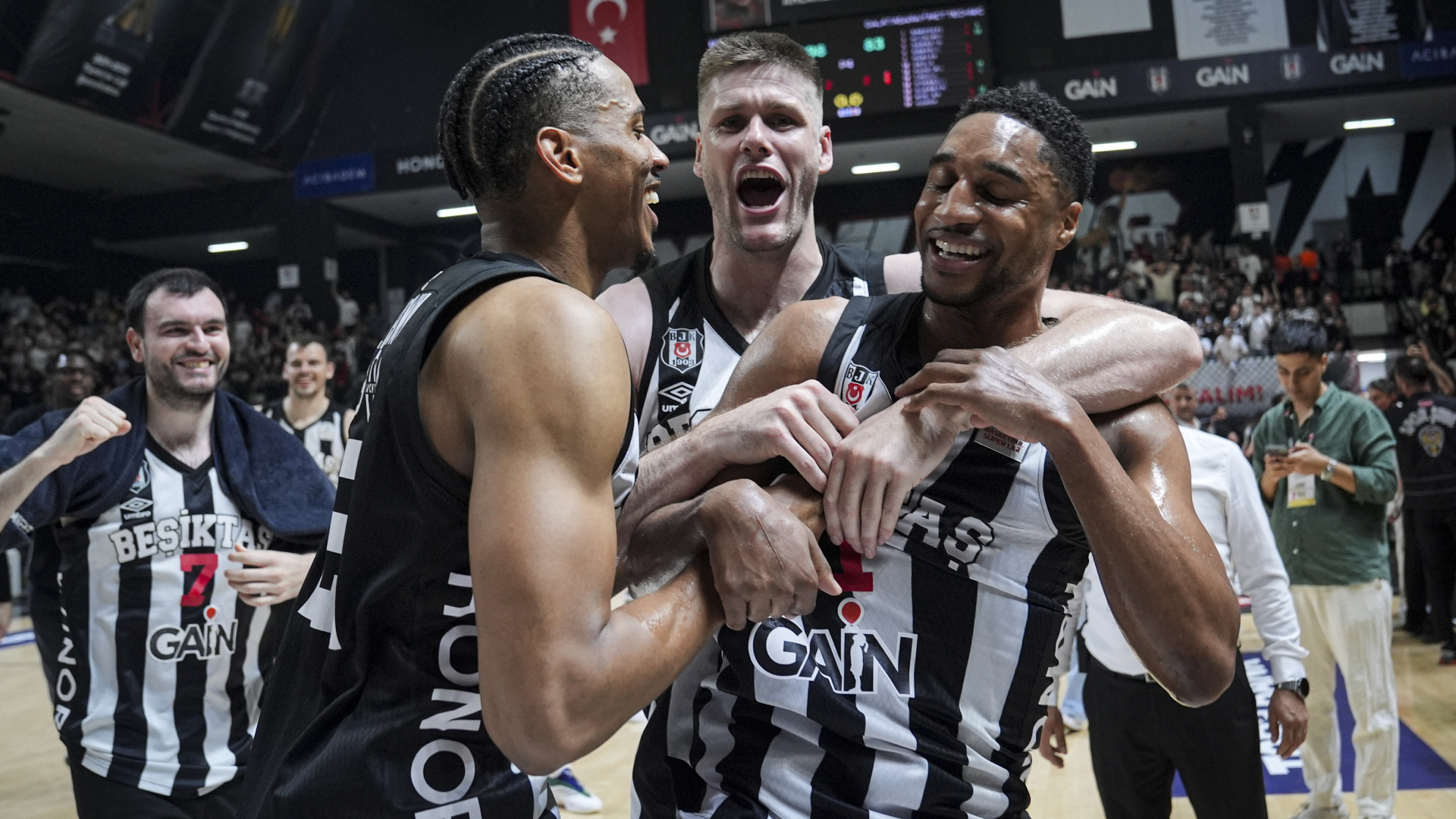 Beşiktaş GAİN, Galatasaray'ı 108-83 Yenerek Seride 1-0 Öne Geçti
