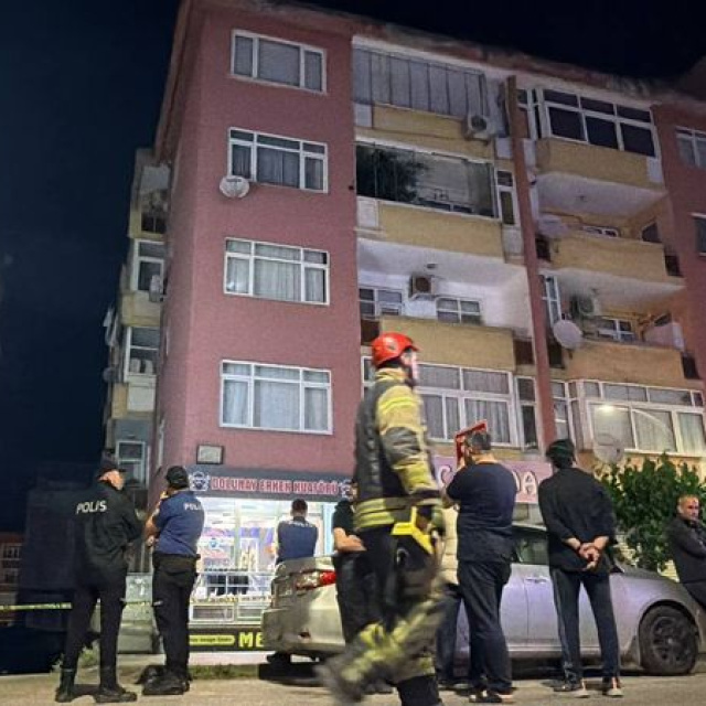 Gebze'de 7 katlı bina tedbiren boşaltıldı