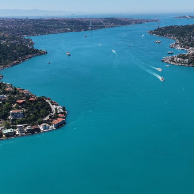 Boğazda eşsiz turkuaz görüntüsü