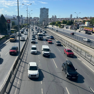 İstanbul'da bazı yerlerde trafik yoğun